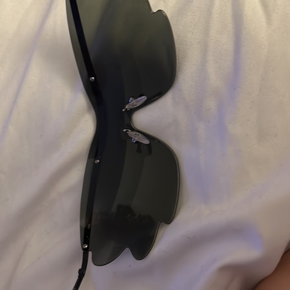 Louis Vuitton luxury black sunglasses - Picture 5 of 9